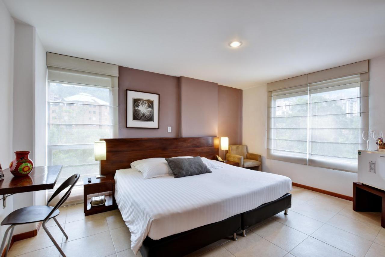 Cyan Suites Poblado By Mde Bnb Медельин Экстерьер фото