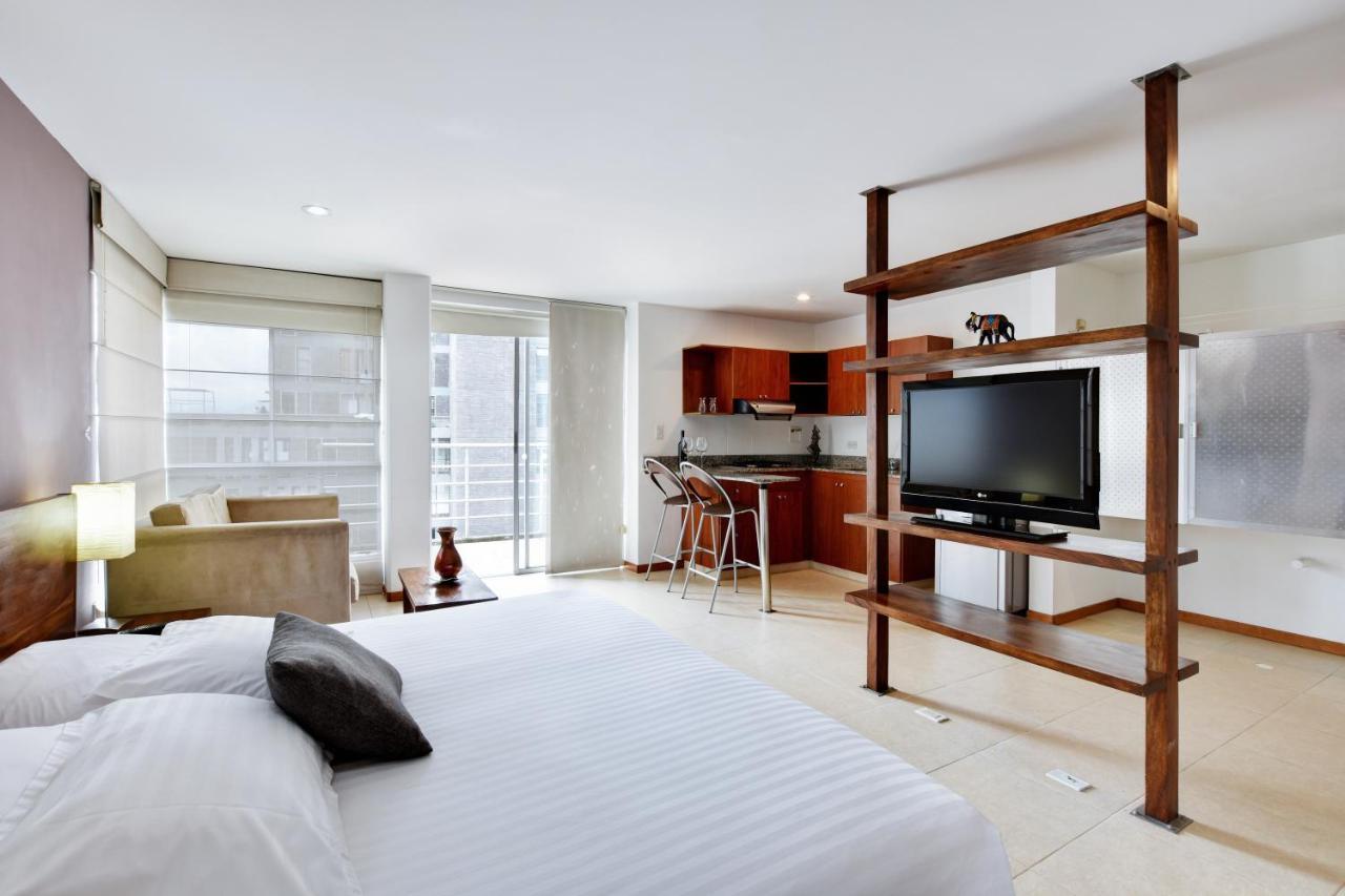 Cyan Suites Poblado By Mde Bnb Медельин Экстерьер фото