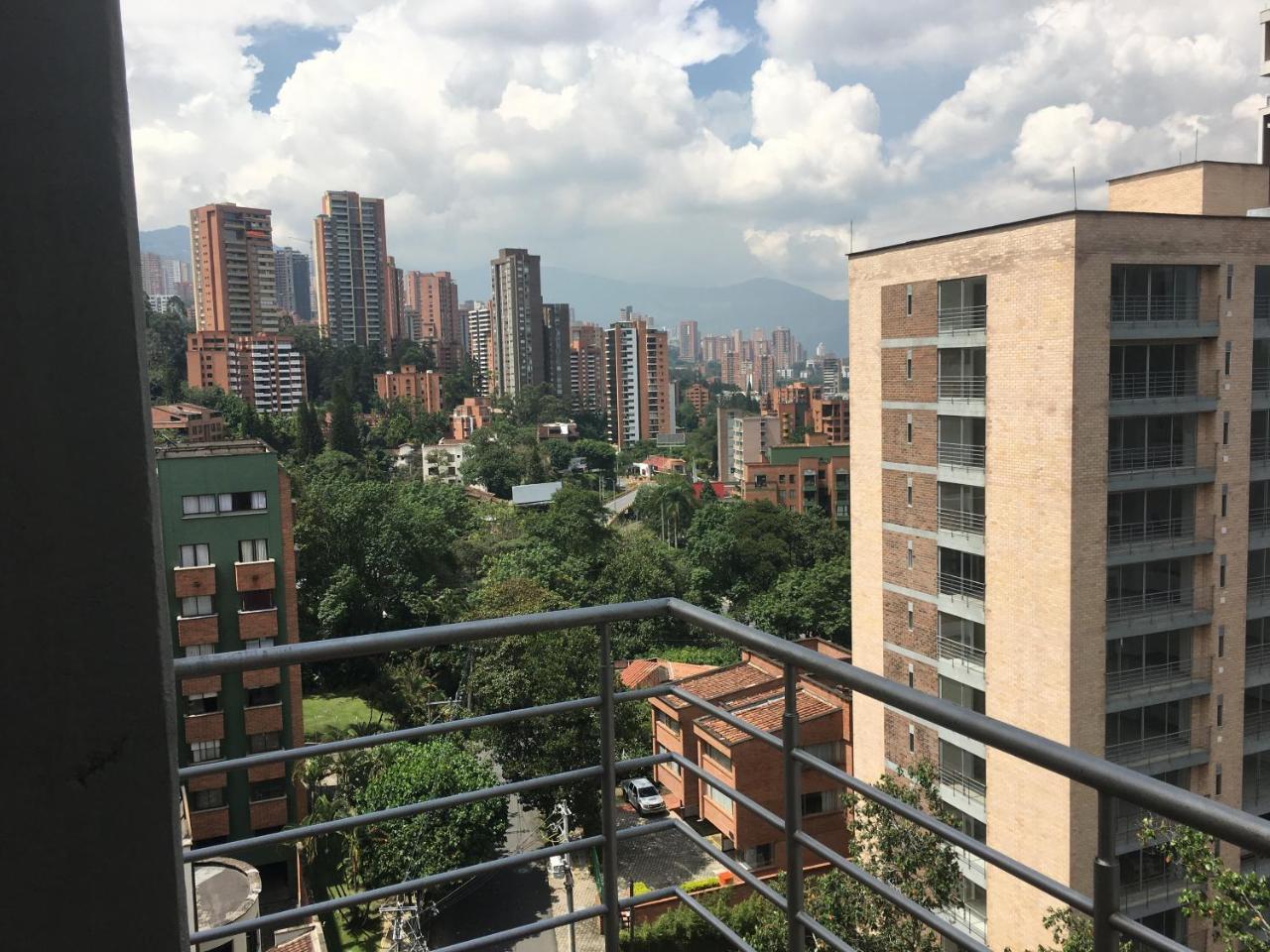Cyan Suites Poblado By Mde Bnb Медельин Экстерьер фото