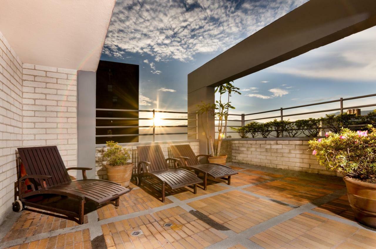 Cyan Suites Poblado By Mde Bnb Медельин Экстерьер фото